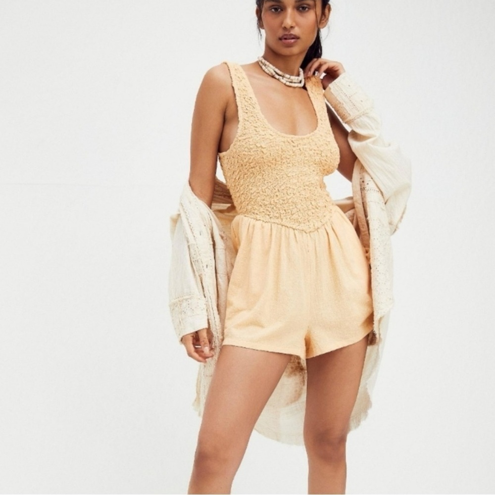 Women’s FREE PEOPLE Juliette textured smocked romper- Size medium